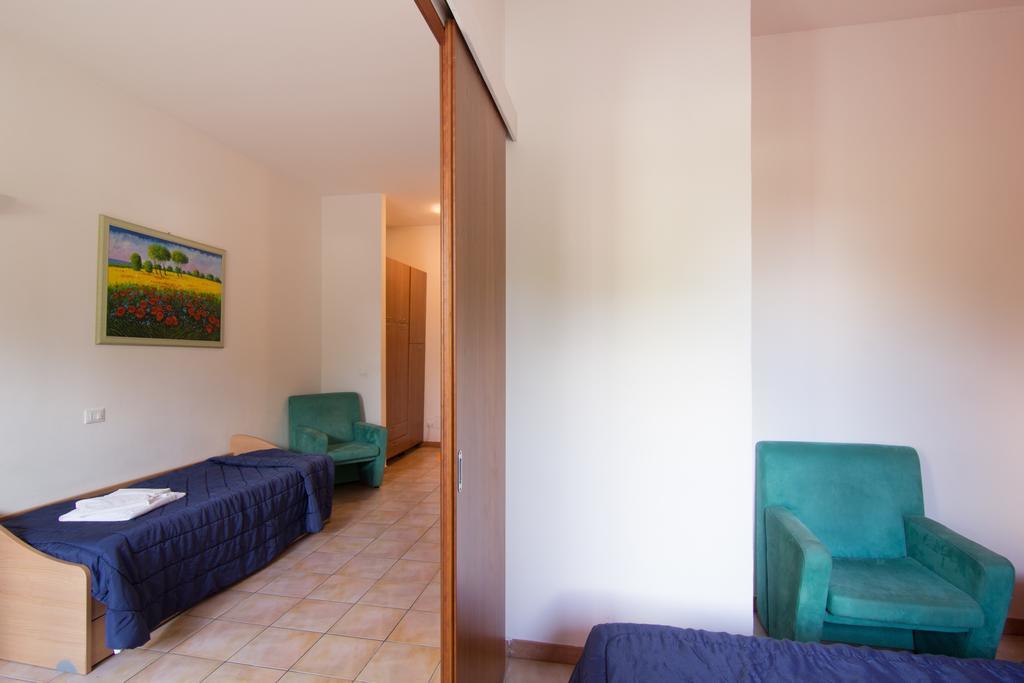 I Giardini Di Atena Aparthotel Merine Room photo