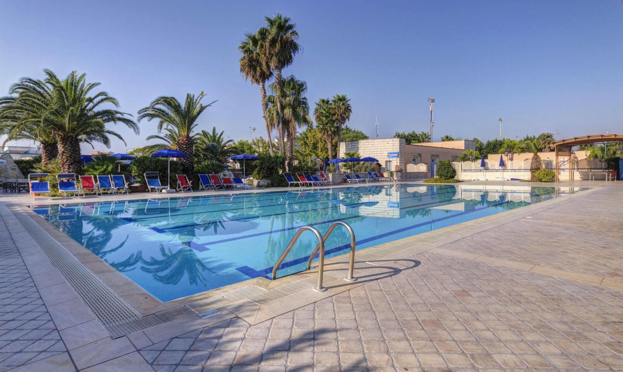 I Giardini Di Atena Aparthotel Merine Exterior photo
